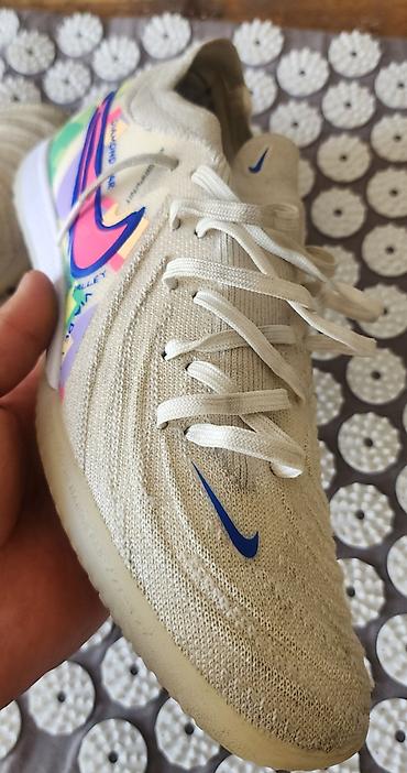 Бутсы: Футзалки Сороконожки 1 модель - Nike Phantom Размер EUR 41, US 8 — 8