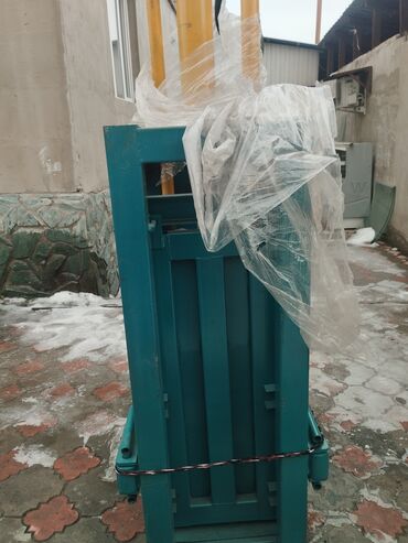 Пресс станки: Продаю пресс гидравлический вертикальный для картона, бумаги, целофана — 2