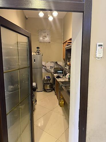 kafe stolari: Pizza, Pide, Lahmacun və Kabab-Dürüm restoranı - Mərkəzi yerdə — 5