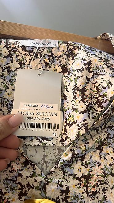 100 dollar satışı: Salam. Paltar yenidi 175 manata alinib 100 manata satilir. Etiketlidi — 1