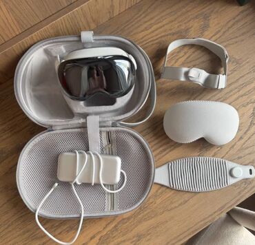 очки с наушниками: Продаю очки виртуальной реальности Apple Vision Pro на 1ТБ. Оригинал