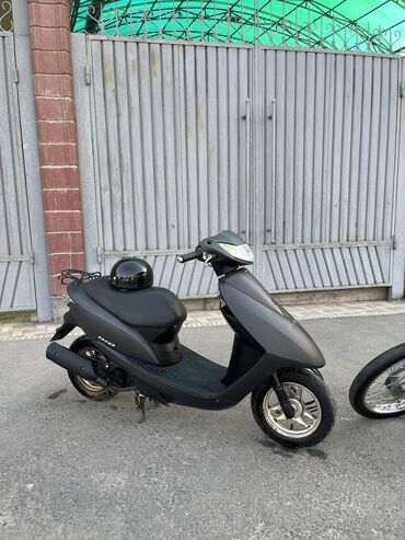 электро мотороллер с кузовом: Honda dio af 68 
50 куб инжектор 
Права не нужны 
Находится в ак орго