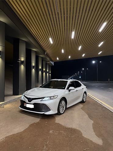 Toyota: Toyota Camry: 2019 г., 2.5 л, Вариатор, Гибрид, Седан — 2