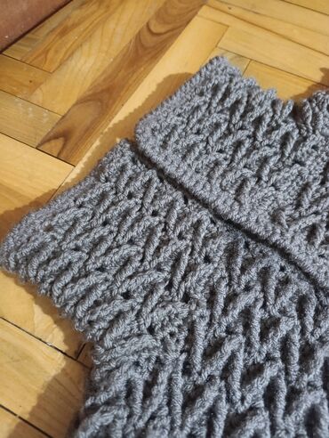 Džemperi, kardigani: M, Vuna na lalafo.rs — 3 Džemperi, kardigani: M, Vuna — 3