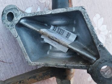 Auto delovi: Nosač spona Lada 7 Riva br. 3a. Polovno, očuvano, sa ležajem. Imam — 6