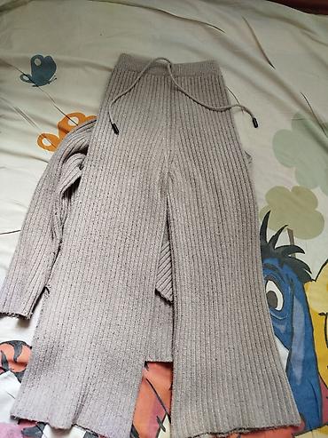 Джинсы: Джинсы классического кроя из плотного денима темно‑синего цвета. - — 8