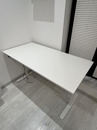monitor stendi: SVANEKE elektrikli hündürlüyü tənzimlənən masa - JYSK + monitor — 2