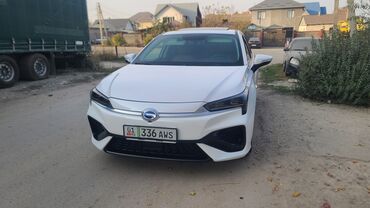 электромобили из китая: GAC Aion S — электрический седан белого цвета. Кузов и дизайн: -