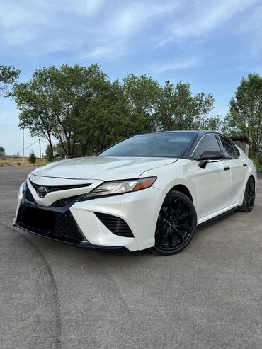 купить спортивную машину: Toyota Camry (XV70) в спортивном исполнении - Кузов: белый седан с