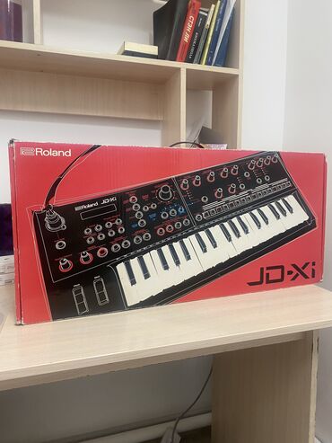 синтезатор 510: Roland jd-xi 

Нет октавы, остальное все работает