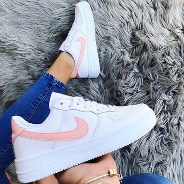 Patike: NIke air force patike

Novo
Brojevi 36 do 46

fb Moja Kupovina 1 — 11