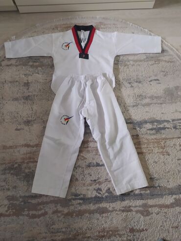 продаю спортивный костюм: Продаю кимоно для тайквандо