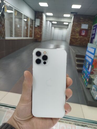 Apple iPhone: IPhone 12 Pro, Б/у, 256 ГБ, Серебристый, Чехол, Защитное стекло, 85 %