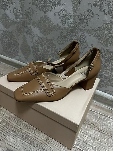 Ботинки и ботильоны: Женская обувь. Ботинки Деми новые, размер 38. 1300 сом Туфли новые — 6