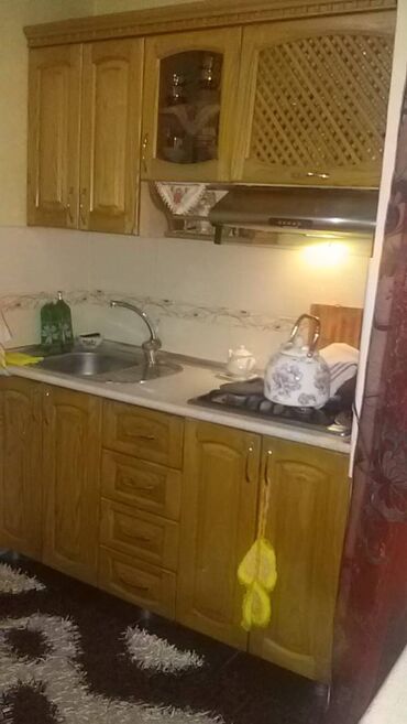 Uzunmüddətli kirayə mənzillər: 4-cu mkr dairəsində, 9 mertebeli binanin 3-cu mertebesində,1 otaqdan — 3