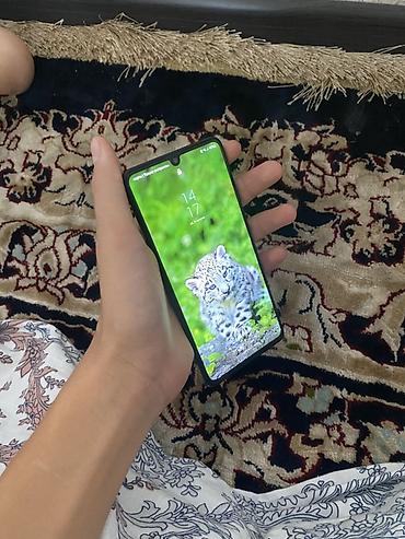 android auto: Смартфон Samsung (серия Galaxy A) в черном цвете. Ключевые — 2