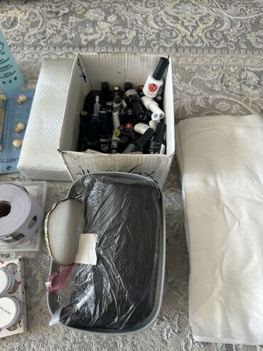 капельницы на дому: Набор для ухода за ногтями включает в себя множество предметов для