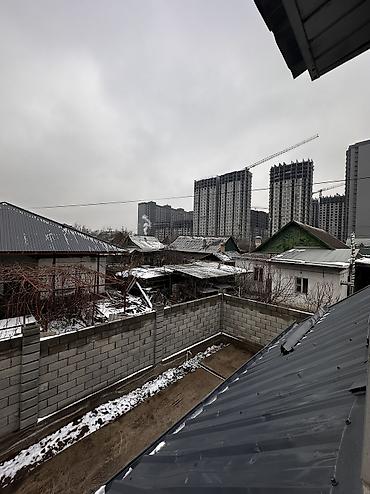 Продажа коттеджей и домов: Продается дом🔥 📍 Адрес: Пишпек (ориентир Гагарина/ Термечикова) 🔢 Год — 15