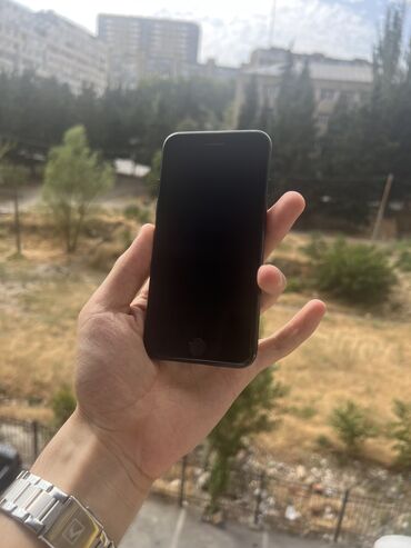 iphone 3: IPhone 7, 32 GB, Qara, Barmaq izi