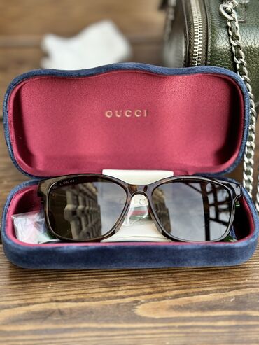Очки: Продаю очки 
Gucci оригинал 
Привезли с Европы