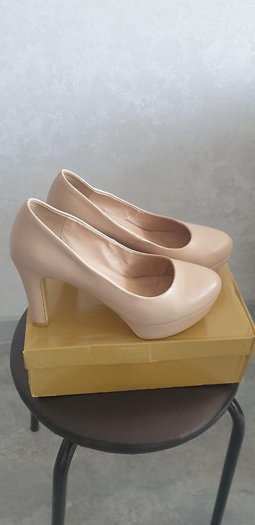 Туфли: Туфли, 40, Christian Louboutin, Б/у, цвет - Бежевый — 2