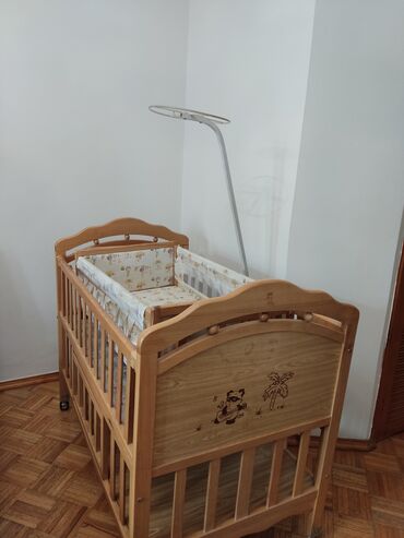 Детские кровати: Продаю манеж в хорошем состоянии Цена 2500 сом