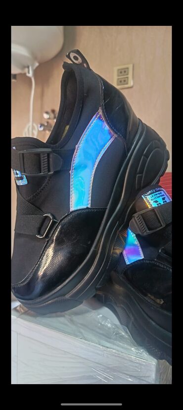 Tuflilər: Eyaqabi her biri 5azn fm. Zara firmasindi erazi bine savxoz — 12