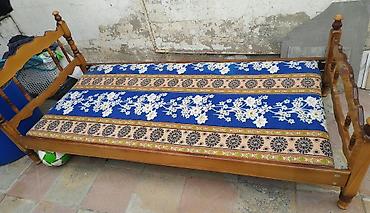 Taxta çarpayı, klassik dizayn - Material: tam ağac karkas, dördtərəfli