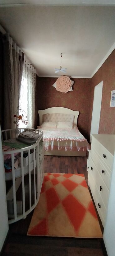 красивые дома в кыргызстане: 120 м², 3 комнаты, Свежий ремонт С мебелью