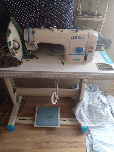 жип пресс: Швейная машина Juki, Полуавтомат