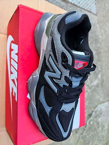 Patike: NB 9060
A klasa
36-46 — 5