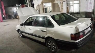 пасса: Volkswagen Passat: 1991 г., 1.8 л, Механика, Бензин, Седан