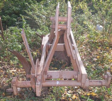 Poljoprivredne mašine: Plug za traktor – dvobrazdni, vučeni - Konstrukcija: masivan čelični — 9