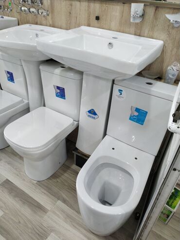 бак для душа: Bu dəstəklə birlikdə ağ rəngli keramika lavabo və ayaqyolu dəsti
