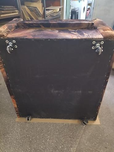 Мягкие кресла: Кресло - кровать с мягкой обивкой и подлокотниками. Обивка выполнена — 12