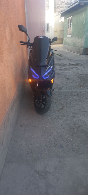 Скутеры: Макси-скутер 150 куб. см, Бензин, Б/у — 3