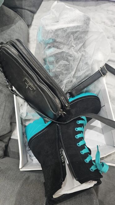 Kompleti: Komplet torba + obuća u crvenim tonovima. - Torba 1: crvena kožna — 7