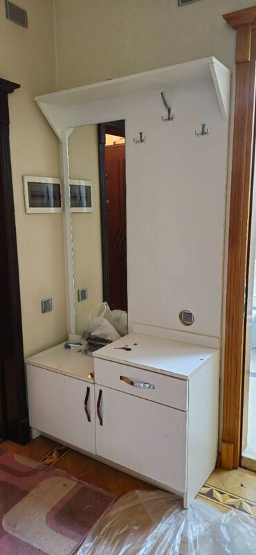 Ev üçün digər mebel: Sınığı yoxdur səliqəlidir