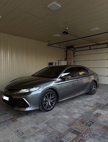 интересует: Toyota Camry: 2022 г., Вариатор, Гибрид, Седан — 3