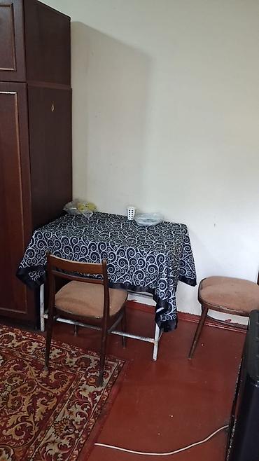 Daşınmaz əmlak: Kirayə verilir: mətbəxi və sanitar qovşağı olan kiçik mənzil/otaq 1 — 4