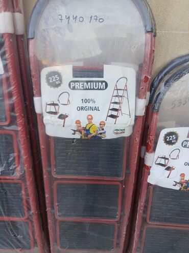 Nərdivanlar: Bu, müxtəlif məqsədlər üçün uyğun olan qatlanan pilləli nərdivandır — 2