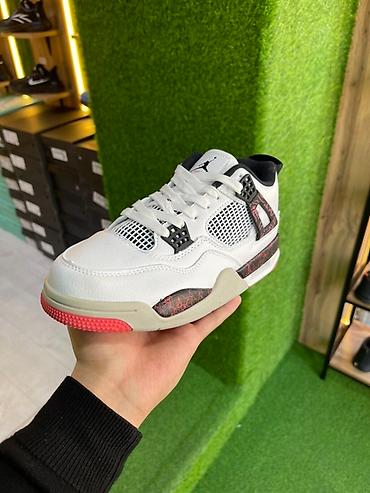 Мужские кроссовки, 44, Air Jordan, Новый, цвет - Белый