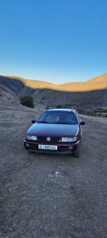 volkswagen caravelle t5: Volkswagen Passat: 1993 г., 1.8 л, Механика, Бензин, Универсал