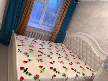 спальний кровать: Спальный гарнитур, Двуспальная кровать, Комод, Матрас, цвет - Белый, Б/у