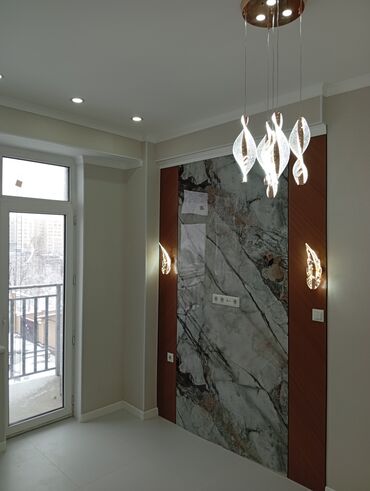 Ремонт под ключ: Светлый современный интерьер квартиры с дизайнерским освещением и — 10