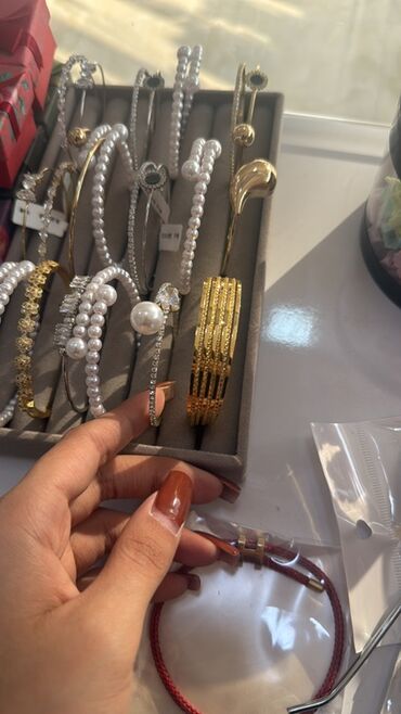 Bijuteriya dəstləri: Qadın bəzək aksesuarları – geniş seçim Məhsullar: - Qızılı tonlarda — 7