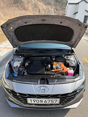 Hyundai: Hyundai Avante: 2022 г., 1.6 л, Гибрид — 10