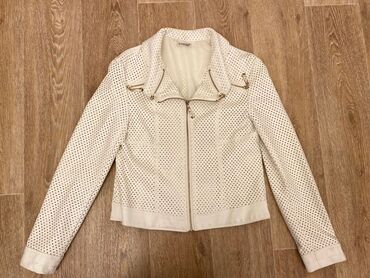 белый куртка: Куртка б/у,эко кожа Италия,размер 42-44,в хорошем состоянии