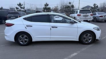 9000: Hyundai Avante: 2017 г., 1.6 л, Автомат, Бензин, Седан — 4
