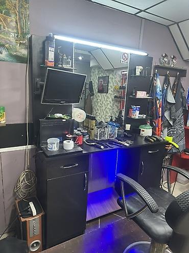 Salon, tibbi mebel: Peşəkar bərbər iş yeri üçün tam komplekt masa-güzgü dəsti. Kreslo — 1